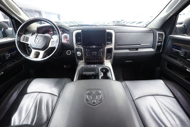RAM 1500 Crew Cab 5.7 V8 4x4 395hk Laramie Alpine Läder Drag