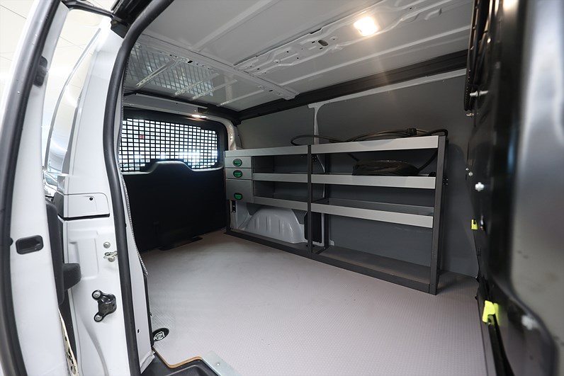 Peugeot e-Expert 75 136hk V-inrett B-kamera MOMS