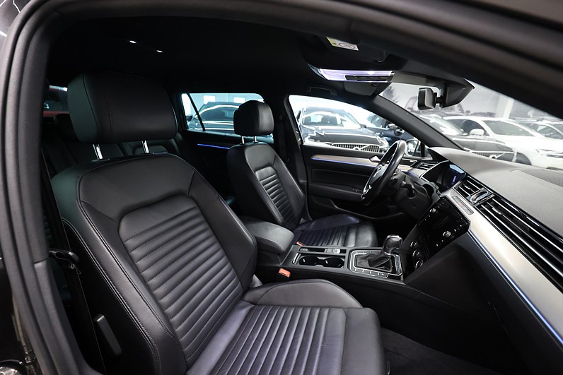 Volkswagen Passat Alltrack 2.0 TDI 240hk 4M B-Kamera Keyless Drag