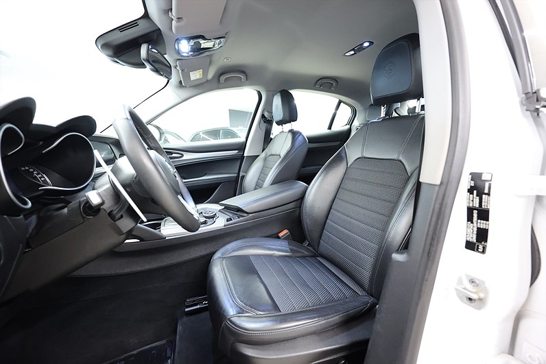 Alfa Romeo Stelvio 2.2 D 210hk AWD Super Keyless B-Kamera Drag