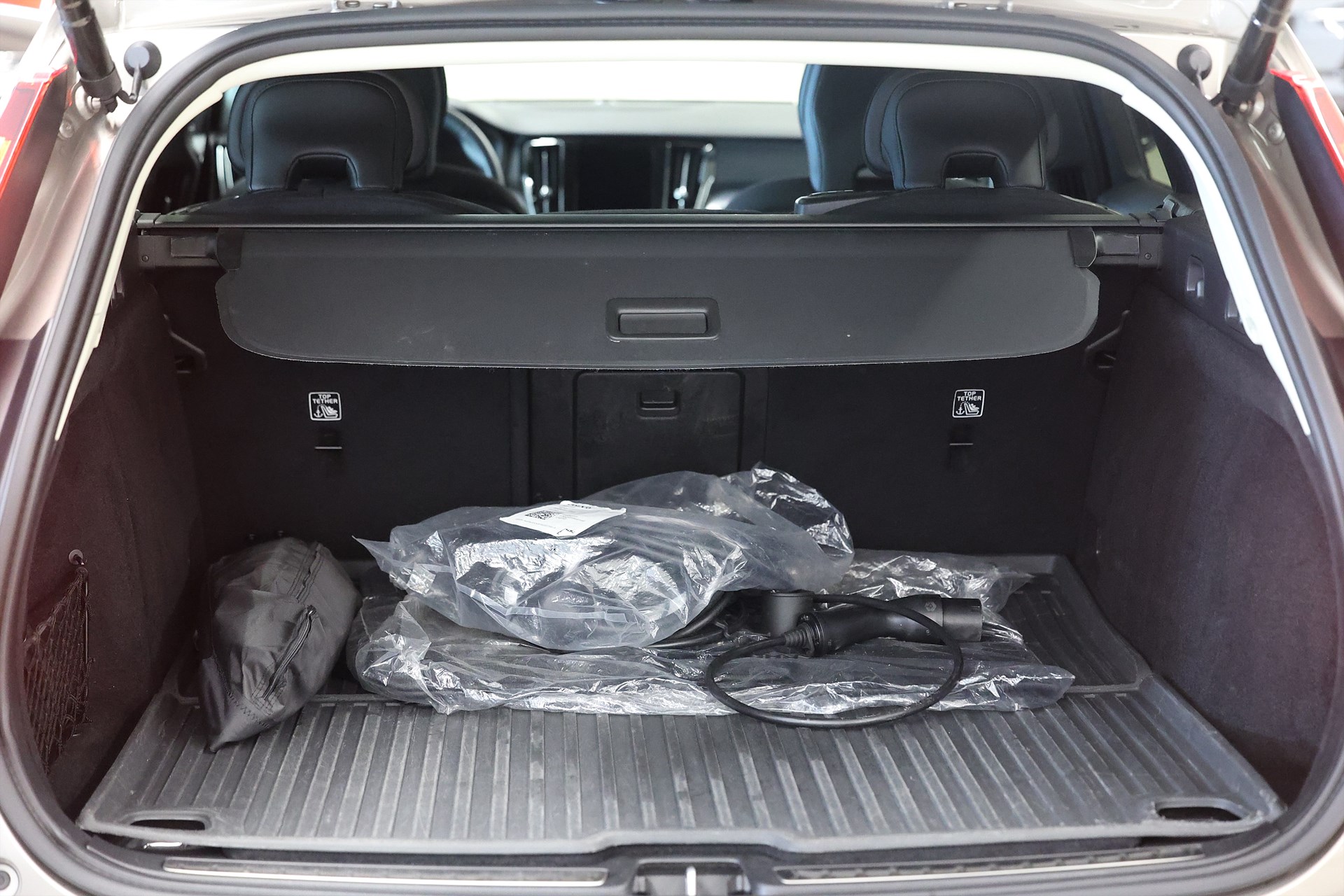 Volvo V60 Recharge T6 AWD 340hk Momentum Pano H/K Keyless