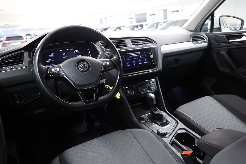 Volkswagen Tiguan 2.0 TSI 4M 190hk CarPlay B-Kamera Drag Värmare