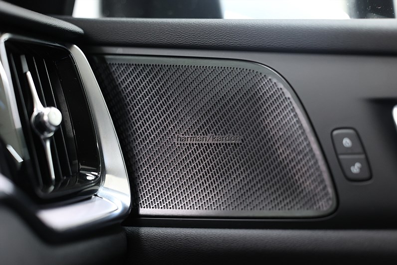 Volvo V60 B4 Cross Country 197hk *Hjulkampanj!* Momentum H/K