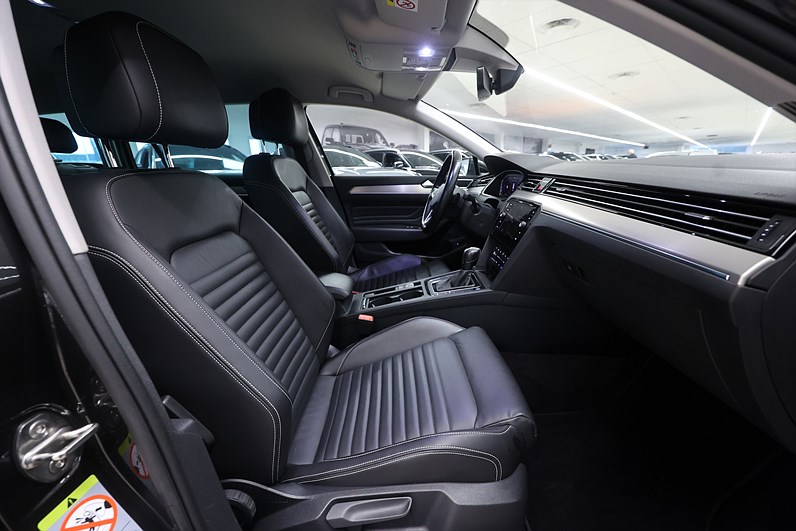 Volkswagen Passat 2.0 TDI SC 4M 200hk *Hjulkampanj!* R-Line