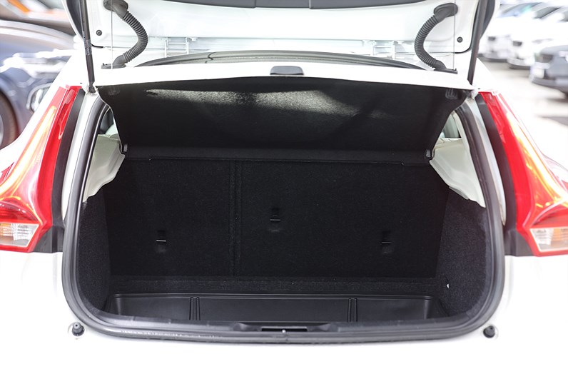 Volvo V40 D2 120hk Business Adv Keyless B-kamera Värmare