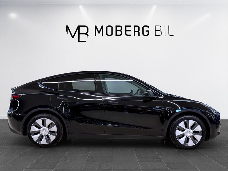 Tesla Model Y Standard Range 299hk Helg på Moberg!  Pano Läder Navi B-Kamera