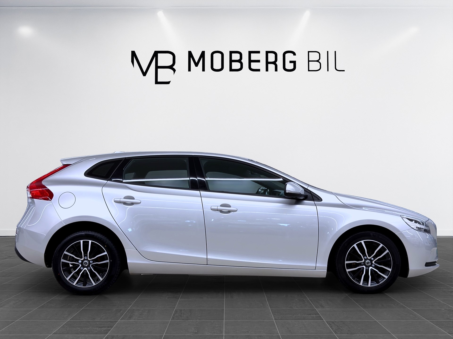 Volvo V40 D2 120hk Helg på Moberg! Business Advance Navi Värmare PDC