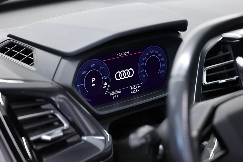 Audi Q4 40 e-tron S Line B-kamera Drag Adapth Farth Cockpit 82kWh