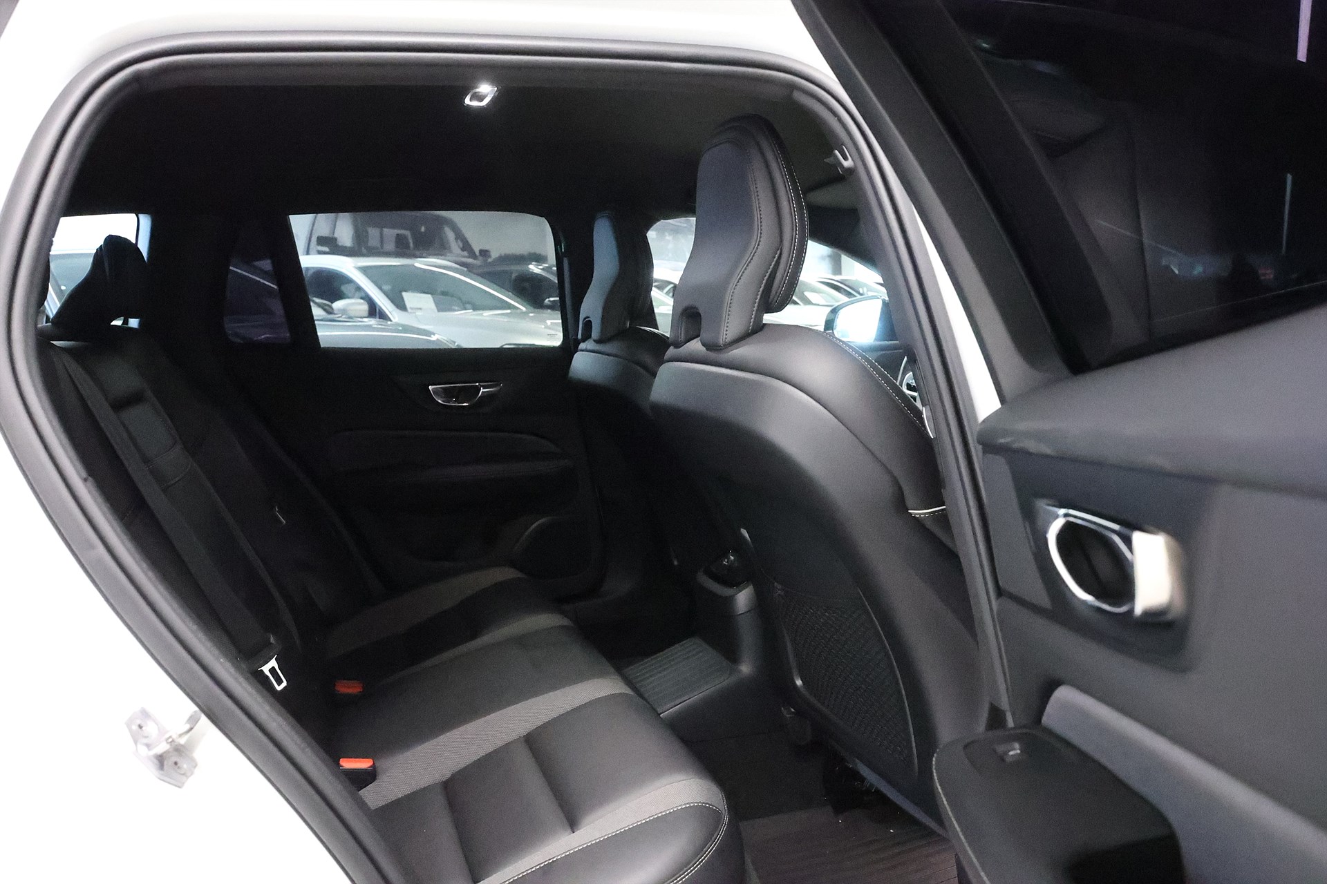 Volvo V60 Recharge T6 AWD 340hk R-Design B-kamera Värmare