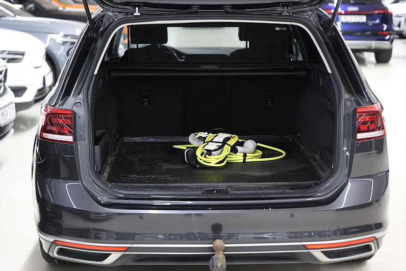 Volkswagen Passat SC 1.4 TSI 218hk *Hjulkampanj!* GTE Värmare Navi Drag MOMS