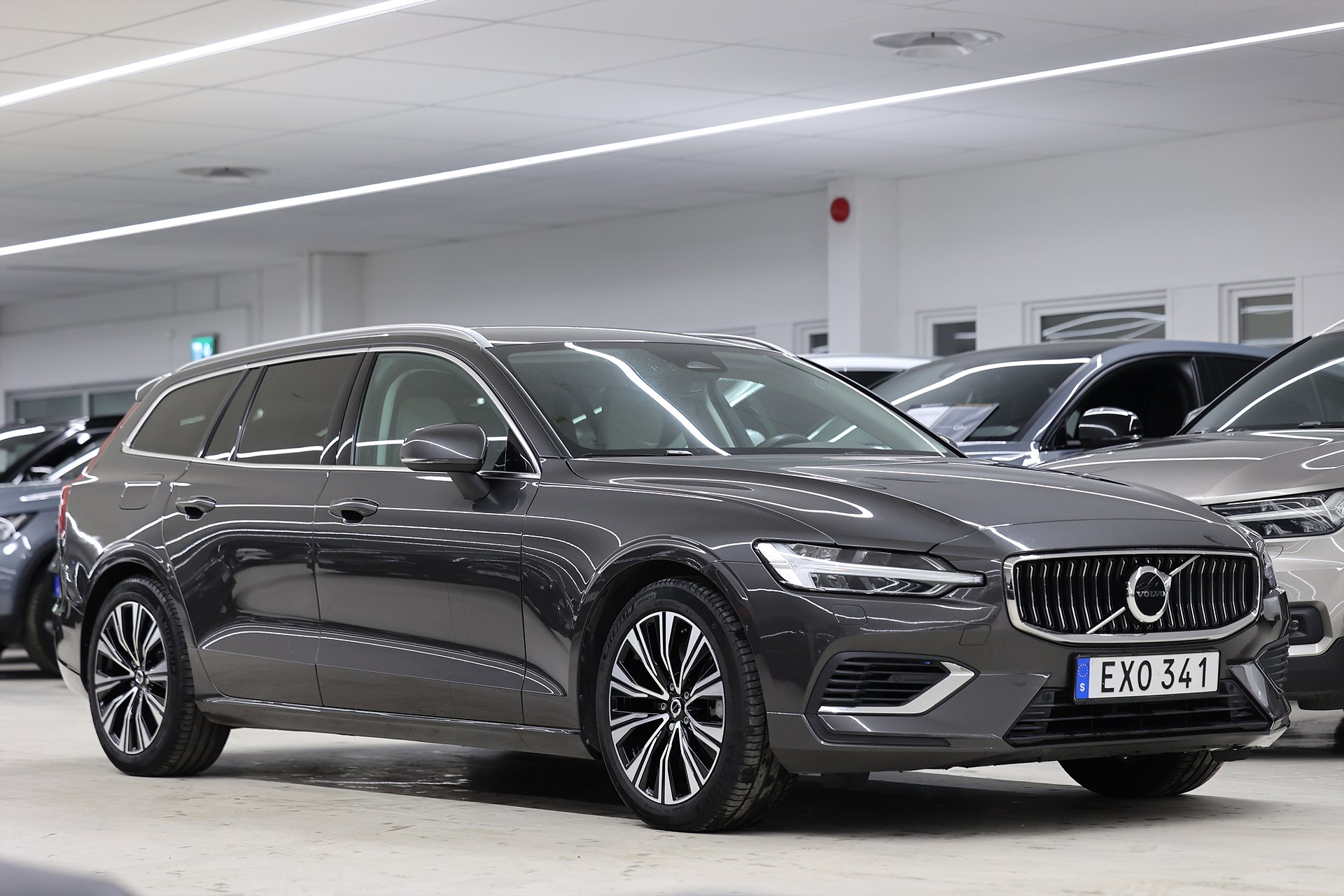 Volvo V60 Recharge T6 AWD 350hk Core Bright Skinn Drag