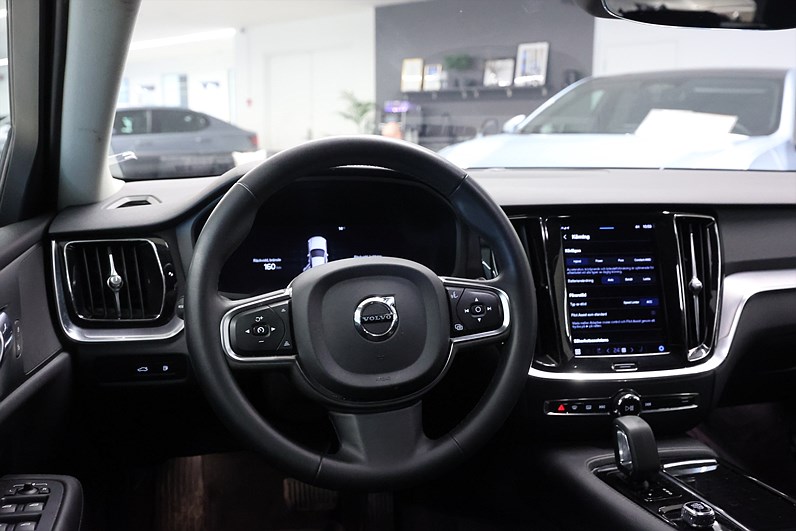 Volvo V60 Recharge T6 AWD 350hk Navi Värmare Drag Keyless