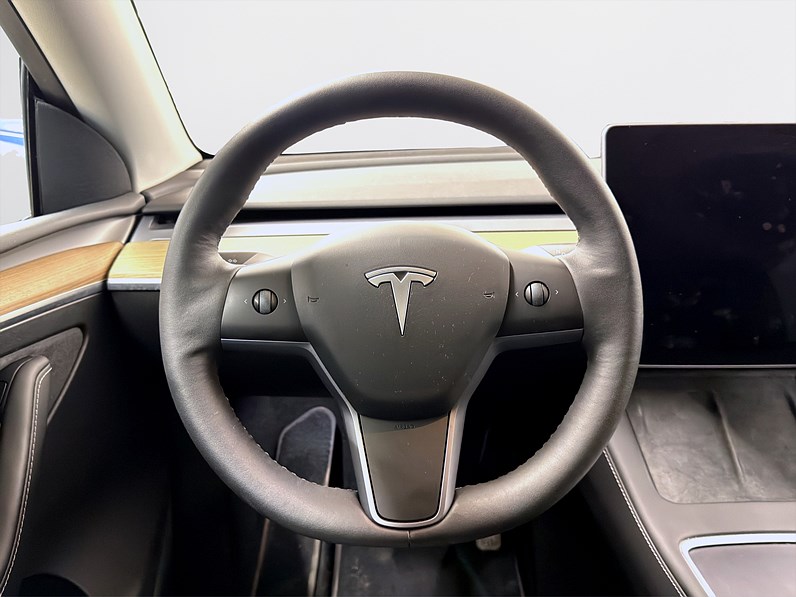 Tesla Model Y Standard Range 299hk Helg på Moberg!  Pano Läder Navi B-Kamera