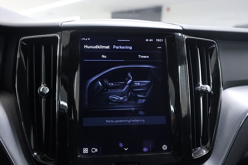 Volvo XC60 Recharge T6 AWD 340hk Momentum Pano Drag