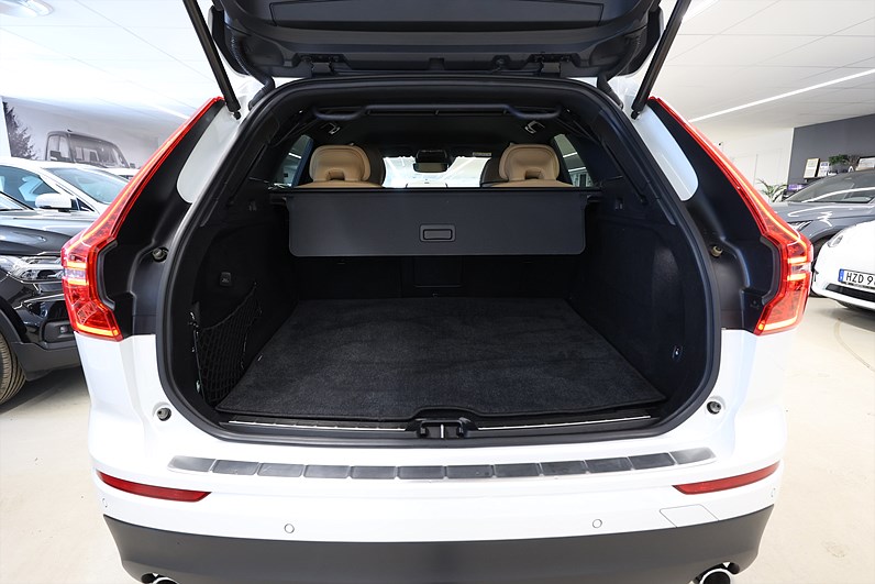 Volvo XC60 T5 250hk Momentum Keyless Läder Navi Värmare B-Kamera