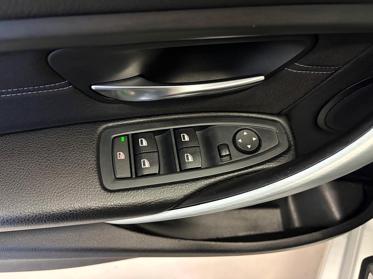 BMW 320d xDrive Touring Steptronic, 184hk, 2014