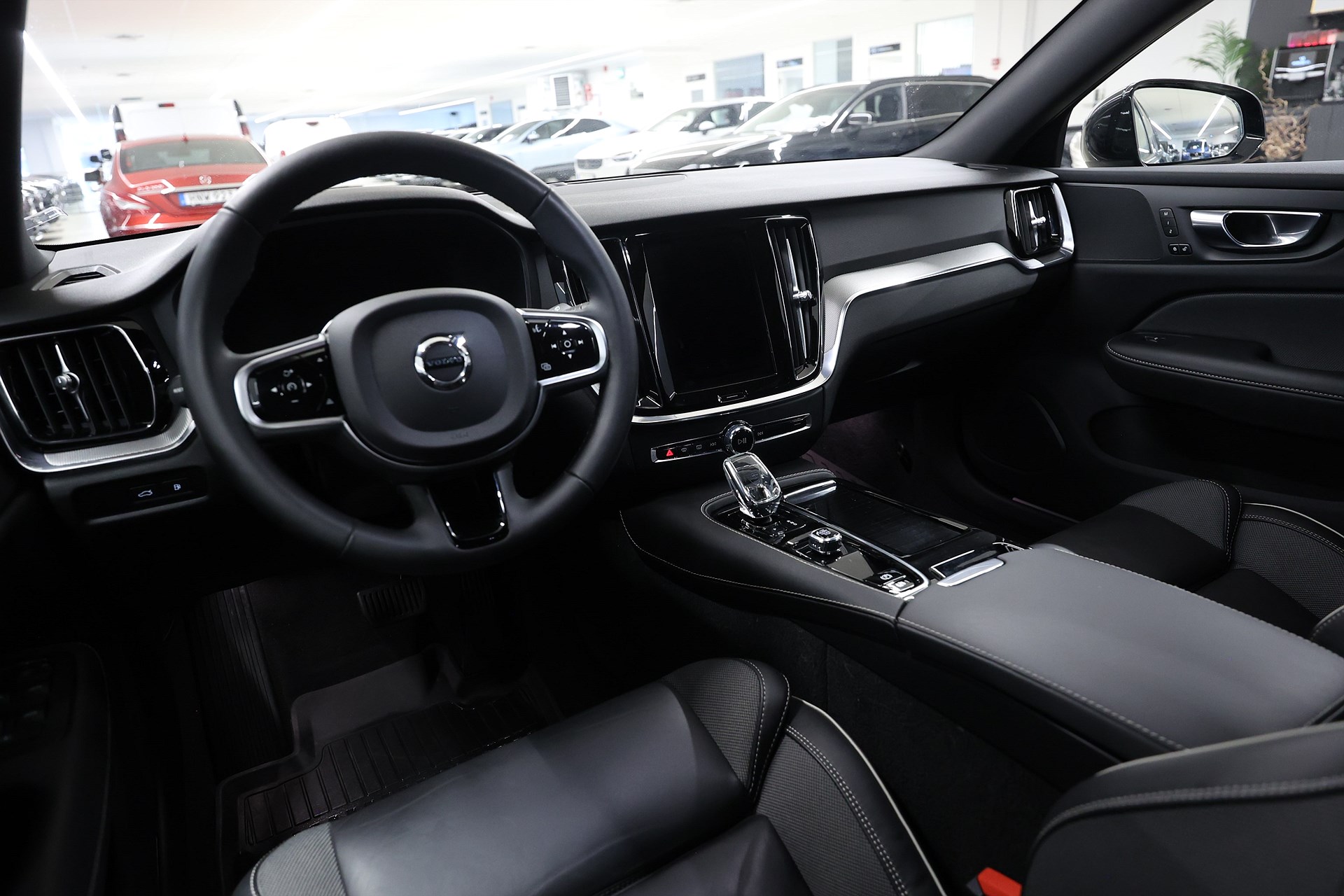 Volvo V60 Recharge T6 AWD 350hk Plus Dark Värmare B-kamera Navi