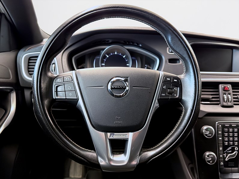 Volvo V40 D4 190hk R-Design PDC Keyless Drag LED