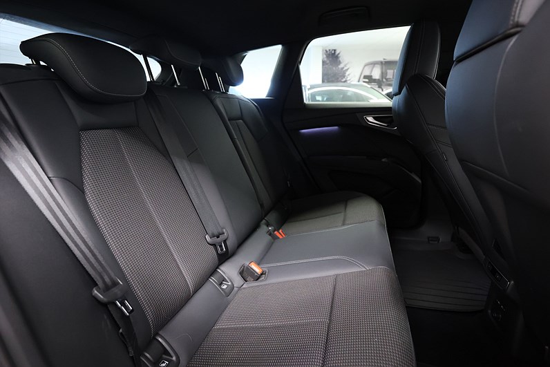 Audi Q4 40 e-tron S Line B-kamera Drag Adapth Farth Cockpit 82kWh