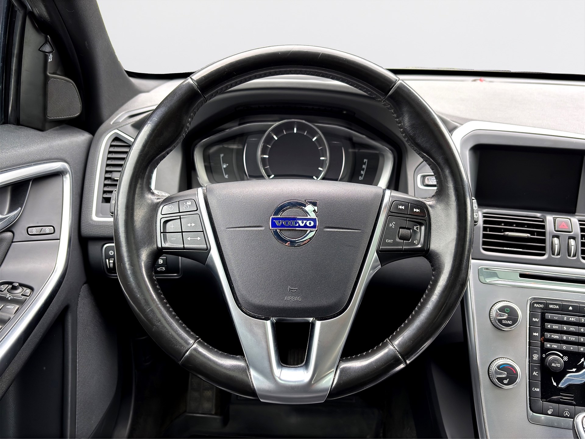 Volvo XC60 D4 AWD 190hk Drag Keyless Skinn B-Kamera VOC Pano