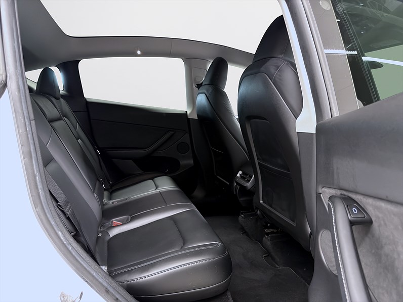 Tesla Model Y Standard Range 299hk Helg på Moberg! Pano Drag B-Kamera