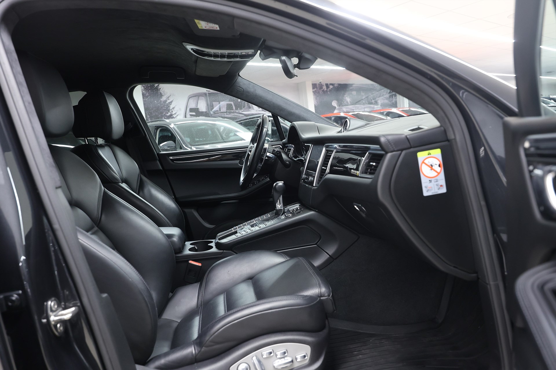 Porsche Macan Turbo Performance 441hk Sport Chrono BOSE Drag