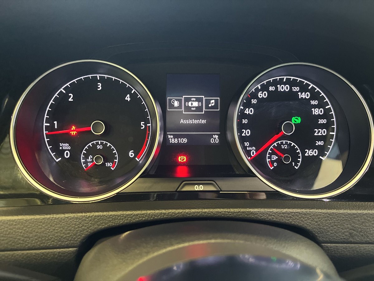 Sportscombi 2.0 TDI BMT R_LINE DRAG KAMERA VÄRMARE PDC