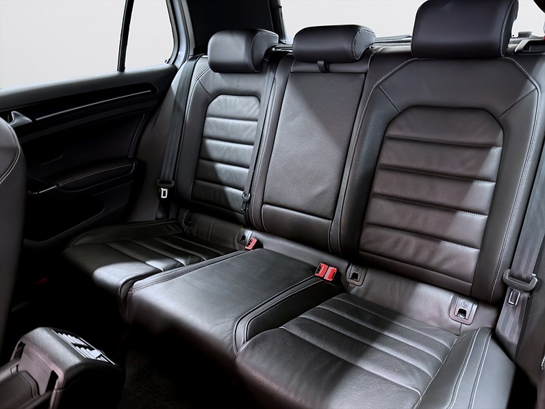 R 2.0 TSI 4M 300hk Pano Dynaudio B-Kamera PDC