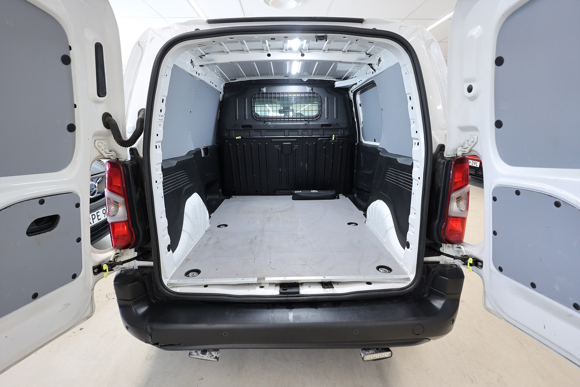 Toyota ProAce City 1.2 Turbo 130hk 3-Sits CarPlay PDC B-Kamera