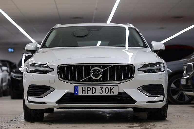 Volvo V60 Recharge T6 AWD 350hk Core Drag B-kamera Keyless