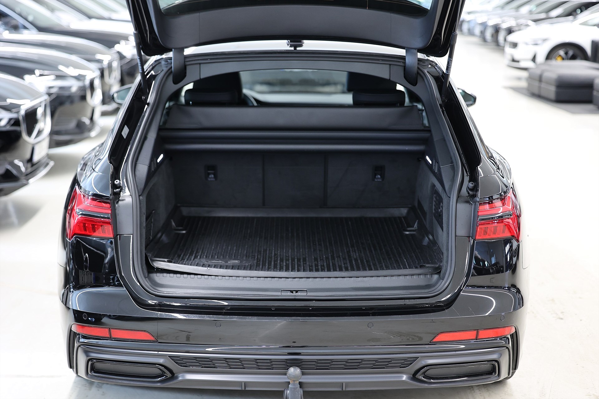 Audi A6 Avant 55 TFSI e Q S Line Svart Optik Drag Cockpit MOMS
