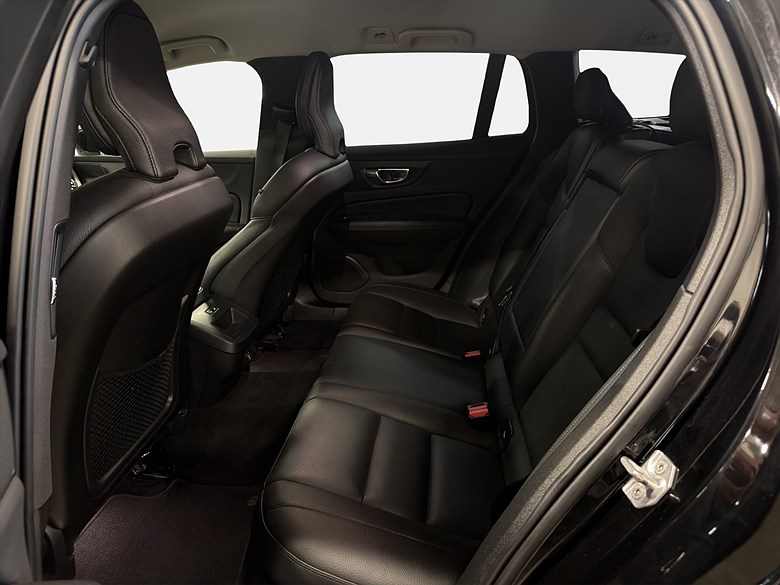 Volvo V60 II B4 Mom Adv Navi Pro Ed, 2 brukare, H/K, Läder 2022, svart – bild 17 av 22, begagnad hos Niber i Järfälla