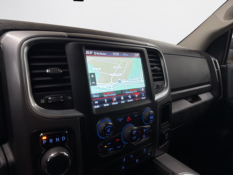 RAM 1500 Classic 5.7 V8 HEMI 4x4 395hk Drag ALPINE B-Kamera