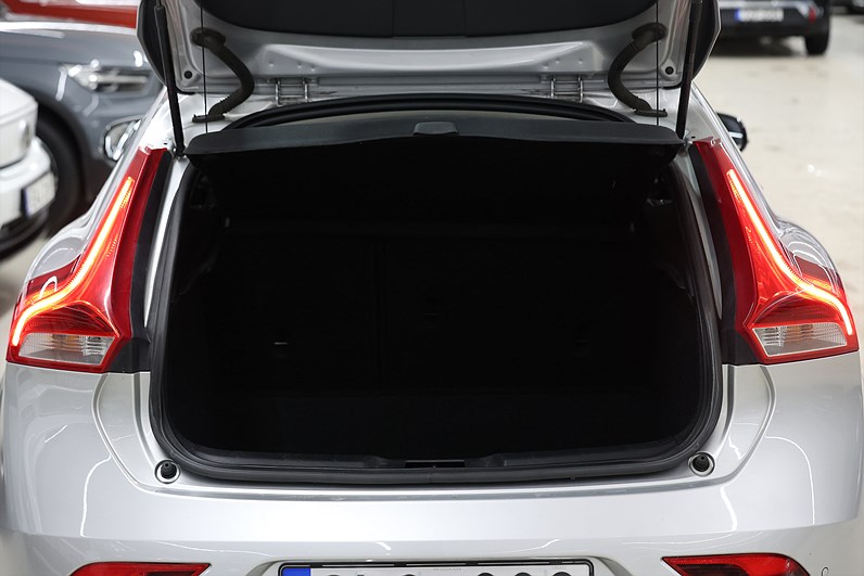 Volvo V40 D2 115hk *Hjulkampanj!* Summum Värmare Kamera