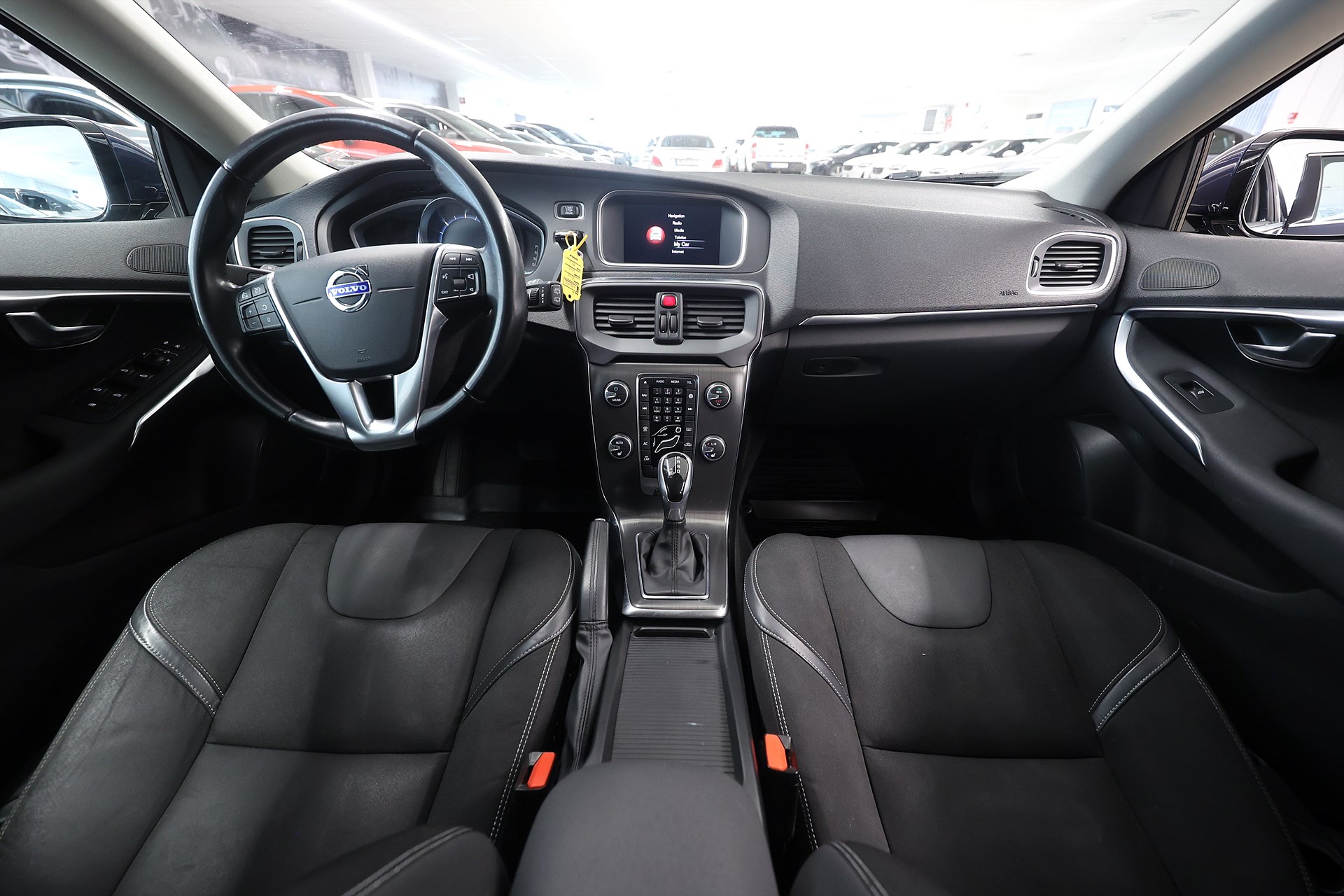 Volvo V40 D2 115hk Momentum Drag Värmare VOC PDC