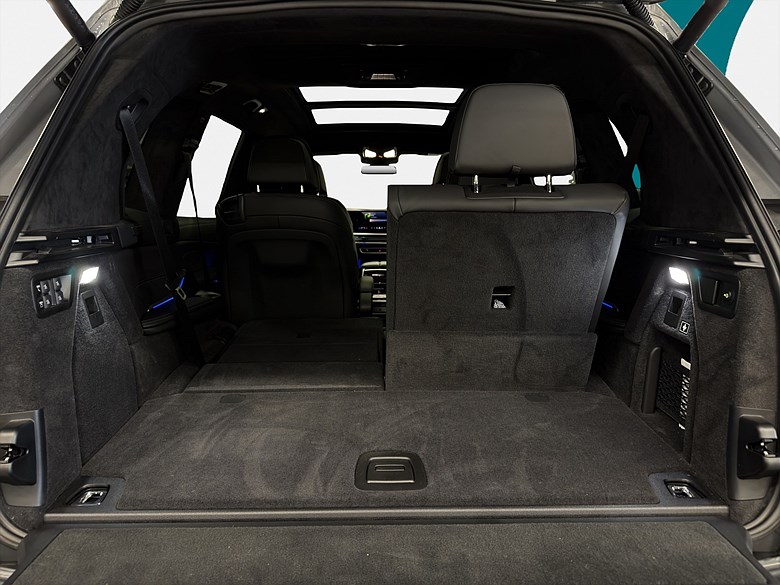 BMW X7 xDrive40d, M-Sport, 6 Sits, Pano, 360, MOMS 2024, grå – bild 20 av 25, begagnad hos Niber i Järfälla