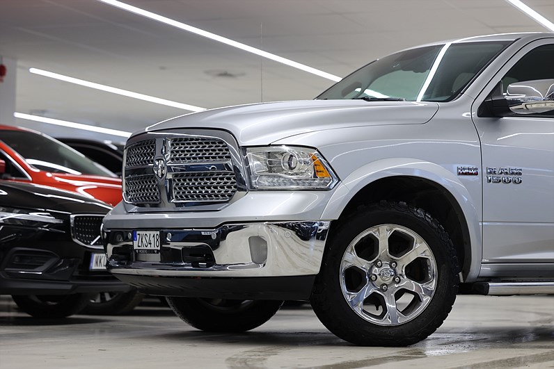 RAM 1500 Crew Cab 5.7 V8 4x4 Laramie Ram Box MOMS