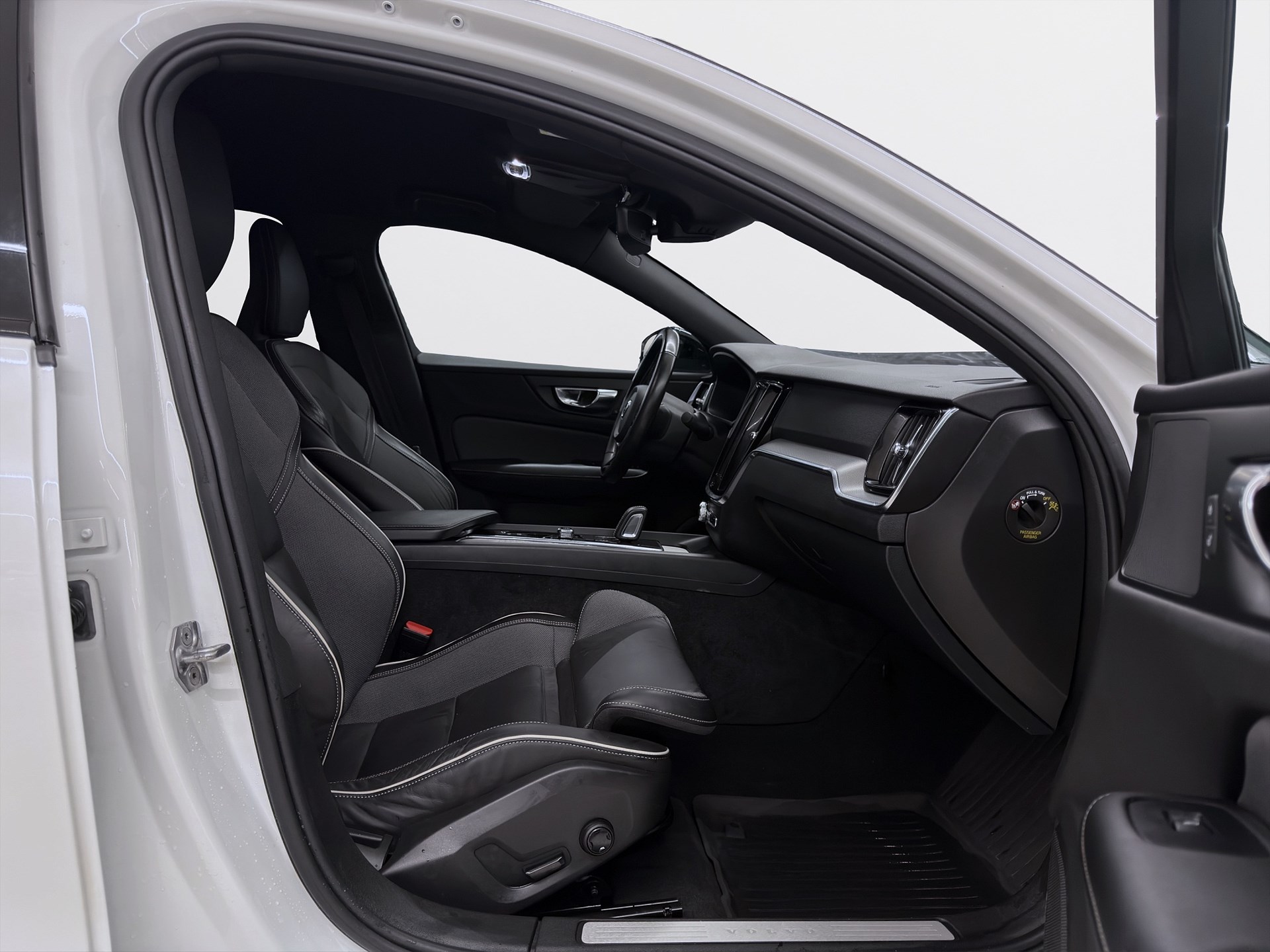 Volvo S60 B5 250hk R-Design B-Kamera Läder Keyless Värmare