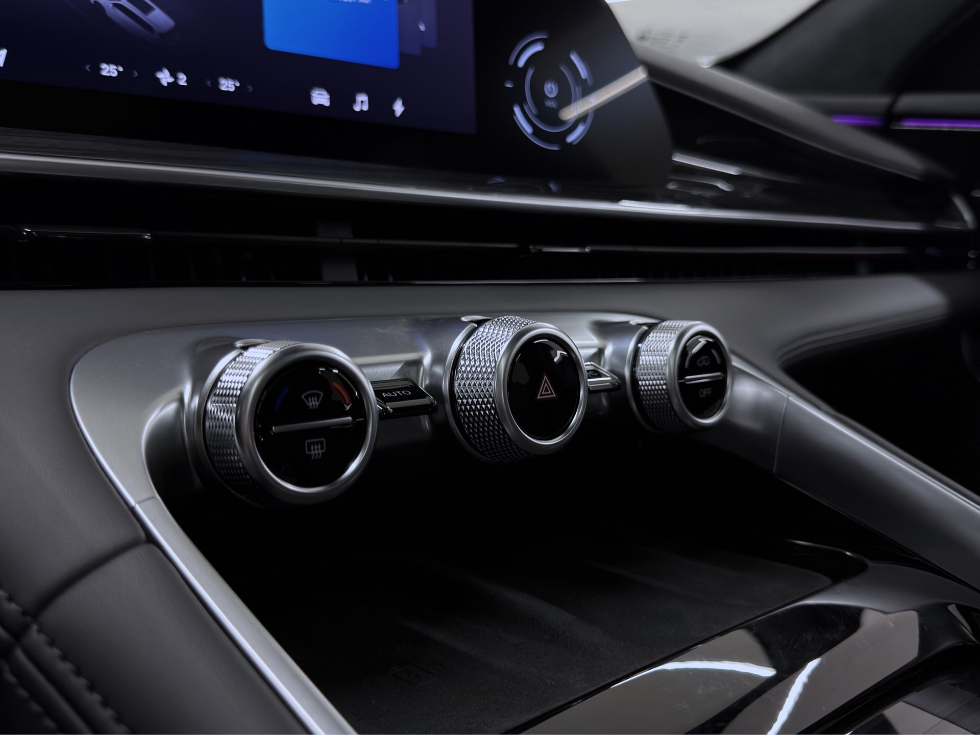 Omoda 9 AWD Super Hybrid * 3,99% Ränta* Leveransklar Maxutrustad
