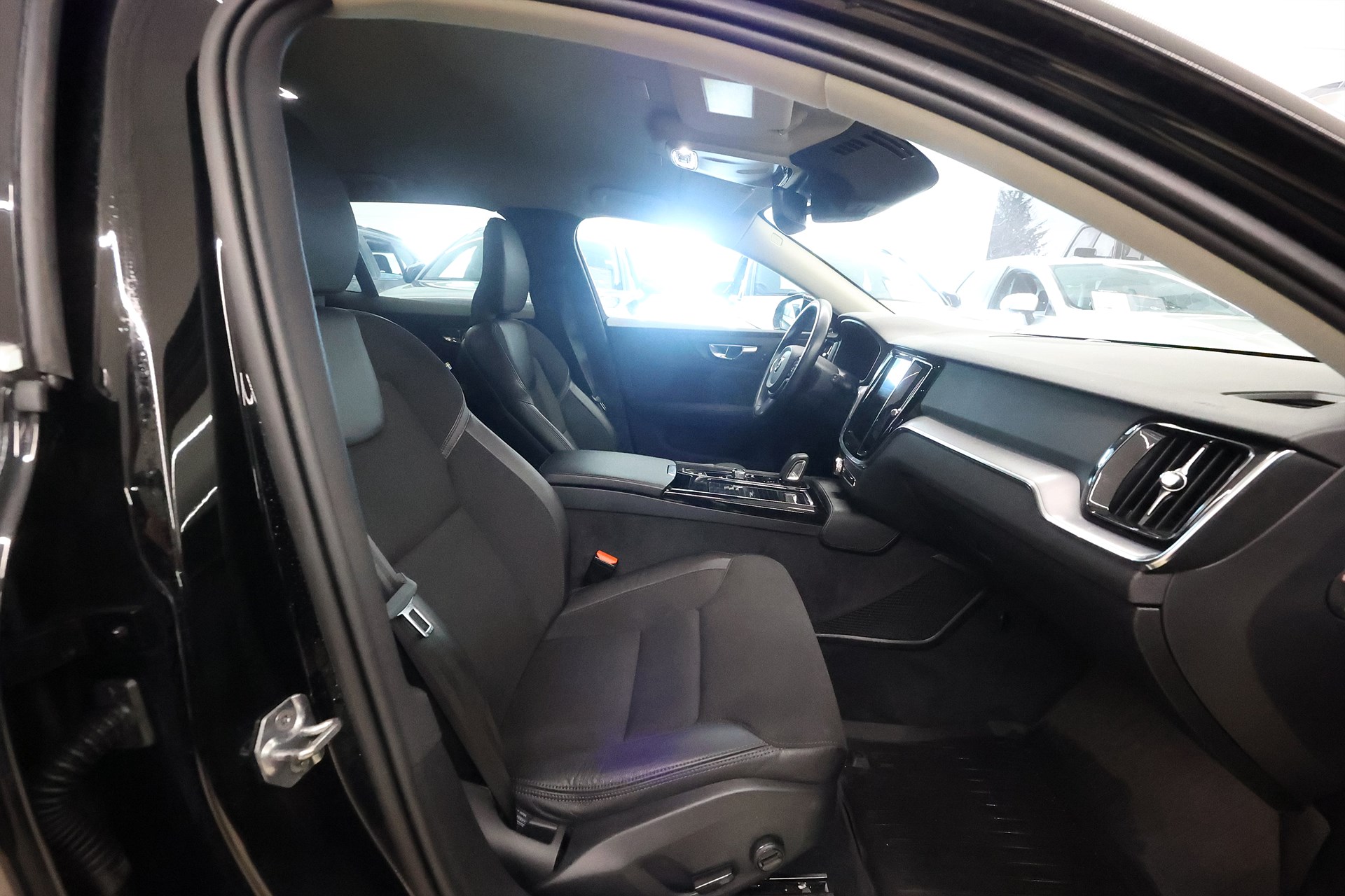 Volvo V60 Recharge T6 AWD 340hk Momentum Keyless CarPlay PDC