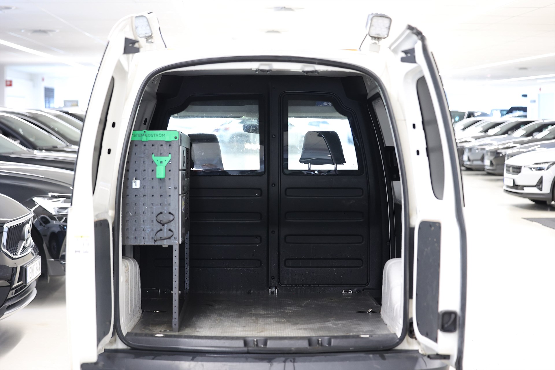 Volkswagen Caddy 2.0 TDI 4M V-inrett Värmare Drag MOMS