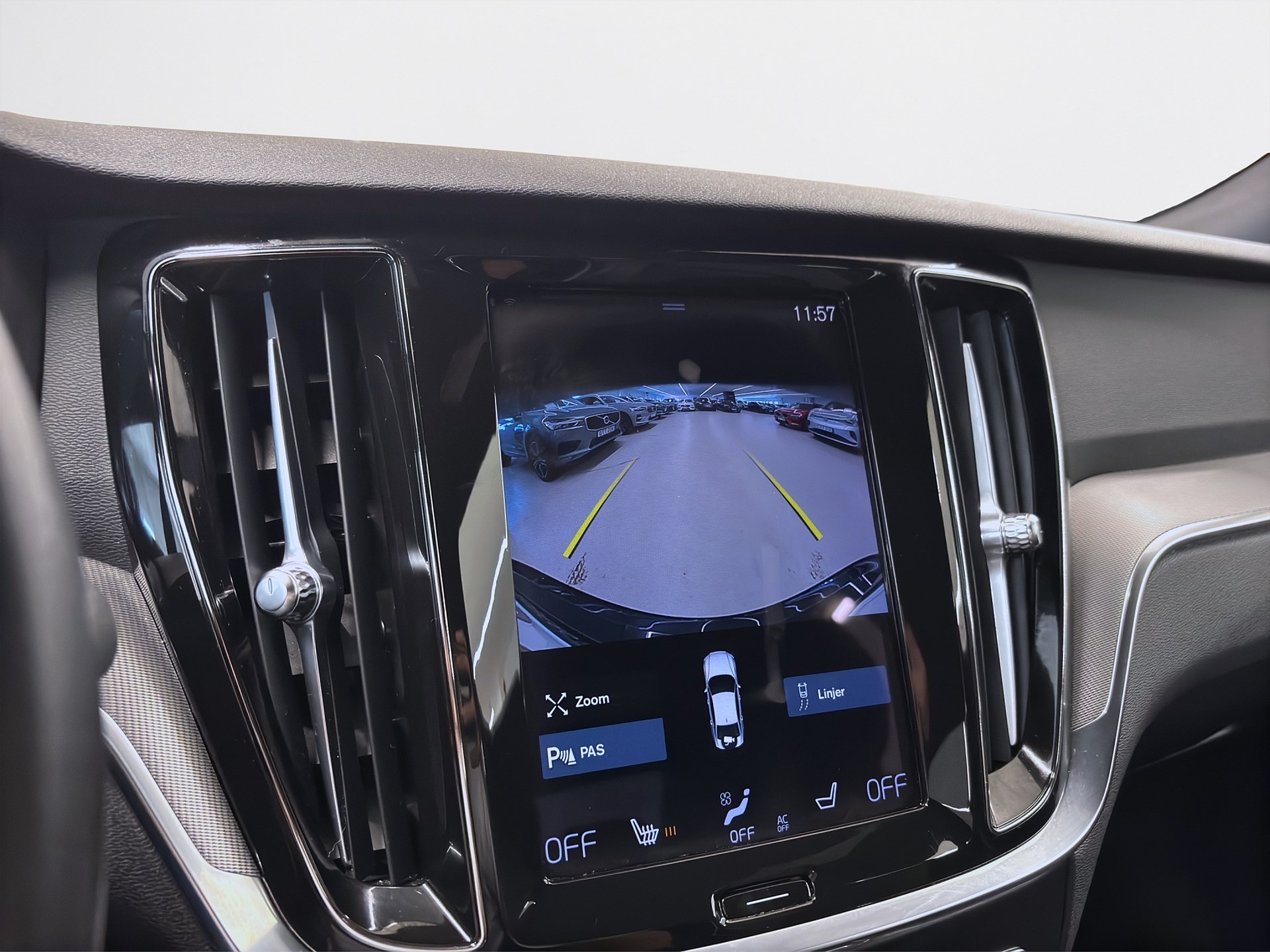 Volvo S60 Recharge T8 392hk R-Design Navi CarPlay B-Kamera