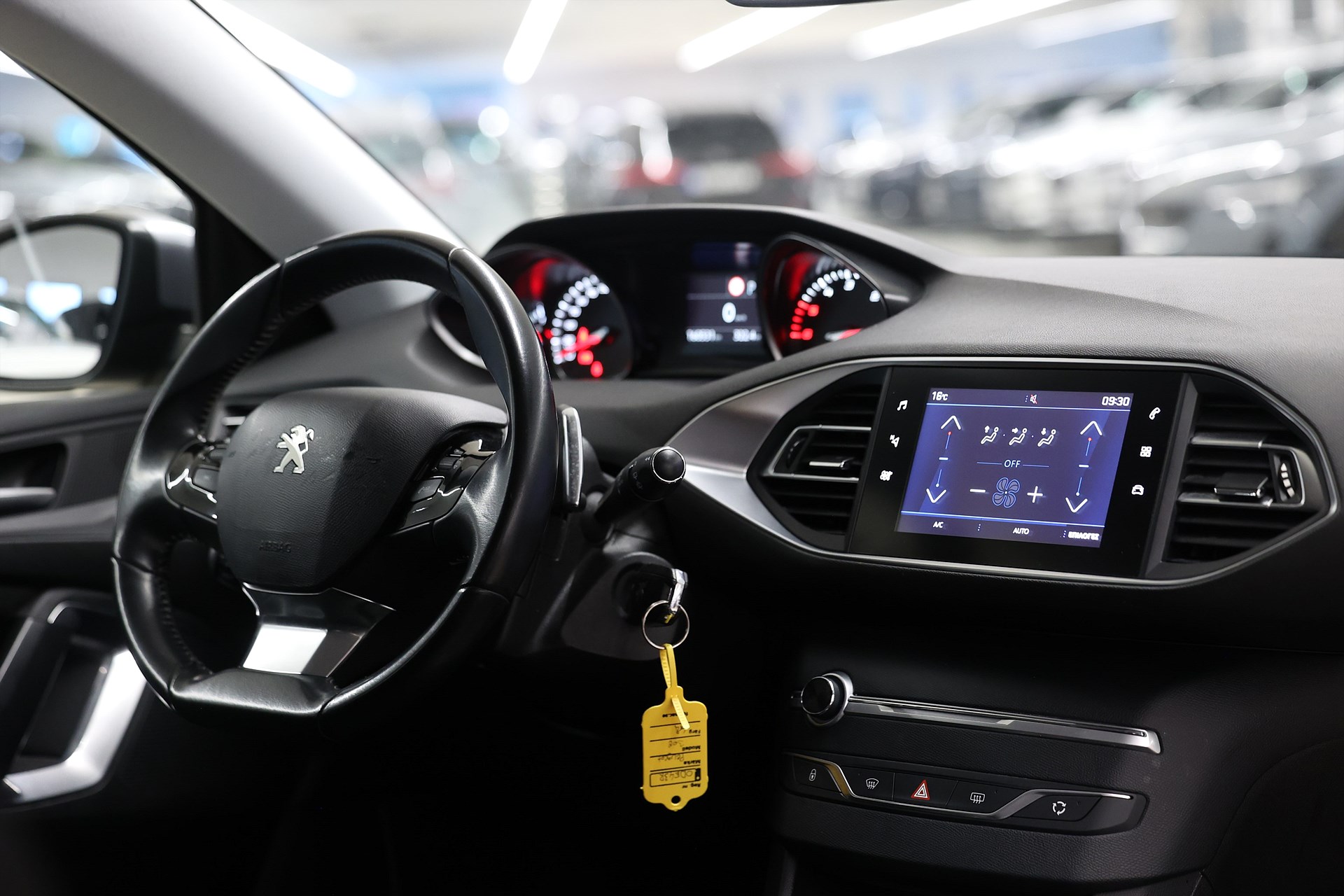 Peugeot 308 1.5 BlueHDi 130hk *Hjulkampanj!* Active PDC Värmare