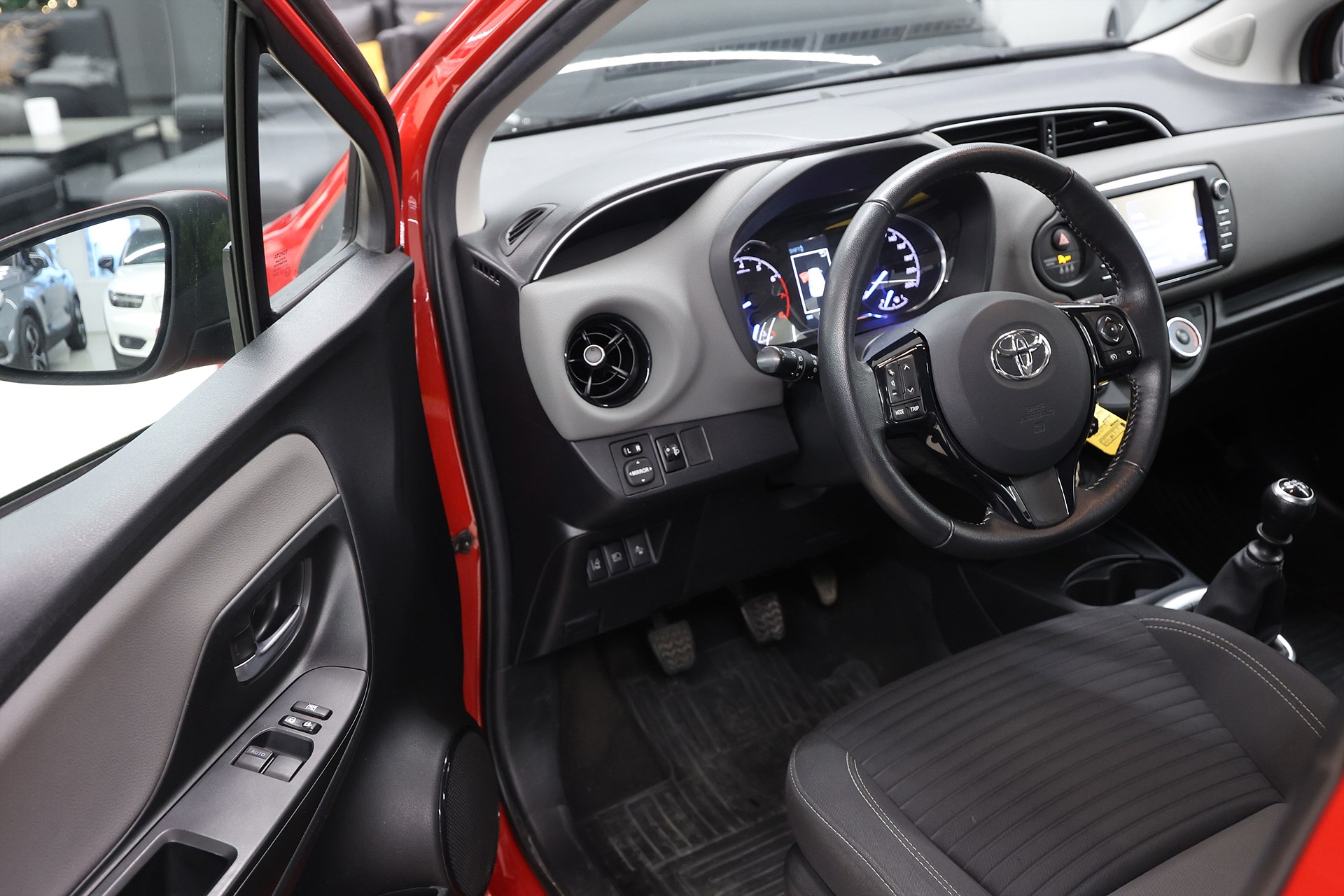 Toyota Yaris 1.5 111hk *Hjulkampanj!* Active B-kamera Bluetooth Farth