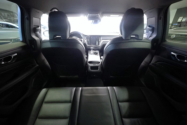 Volvo V60 T5 250hk R-Design Läder Keyless Värmare B-Kamera