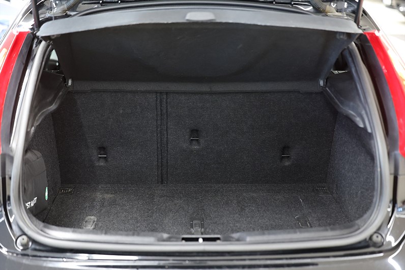 Volvo V40 Cross Country T3 152hk Kinetic H/K Värmare LED