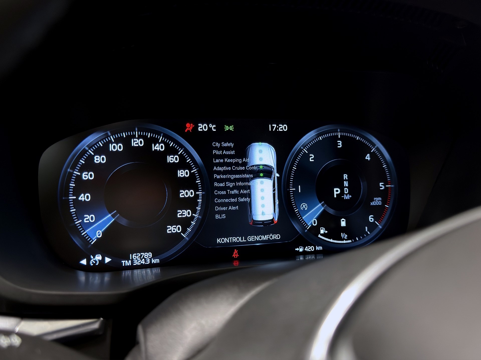 Volvo XC60 B4 AWD 197hk Momentum Adv Drag B-Kamera Läder