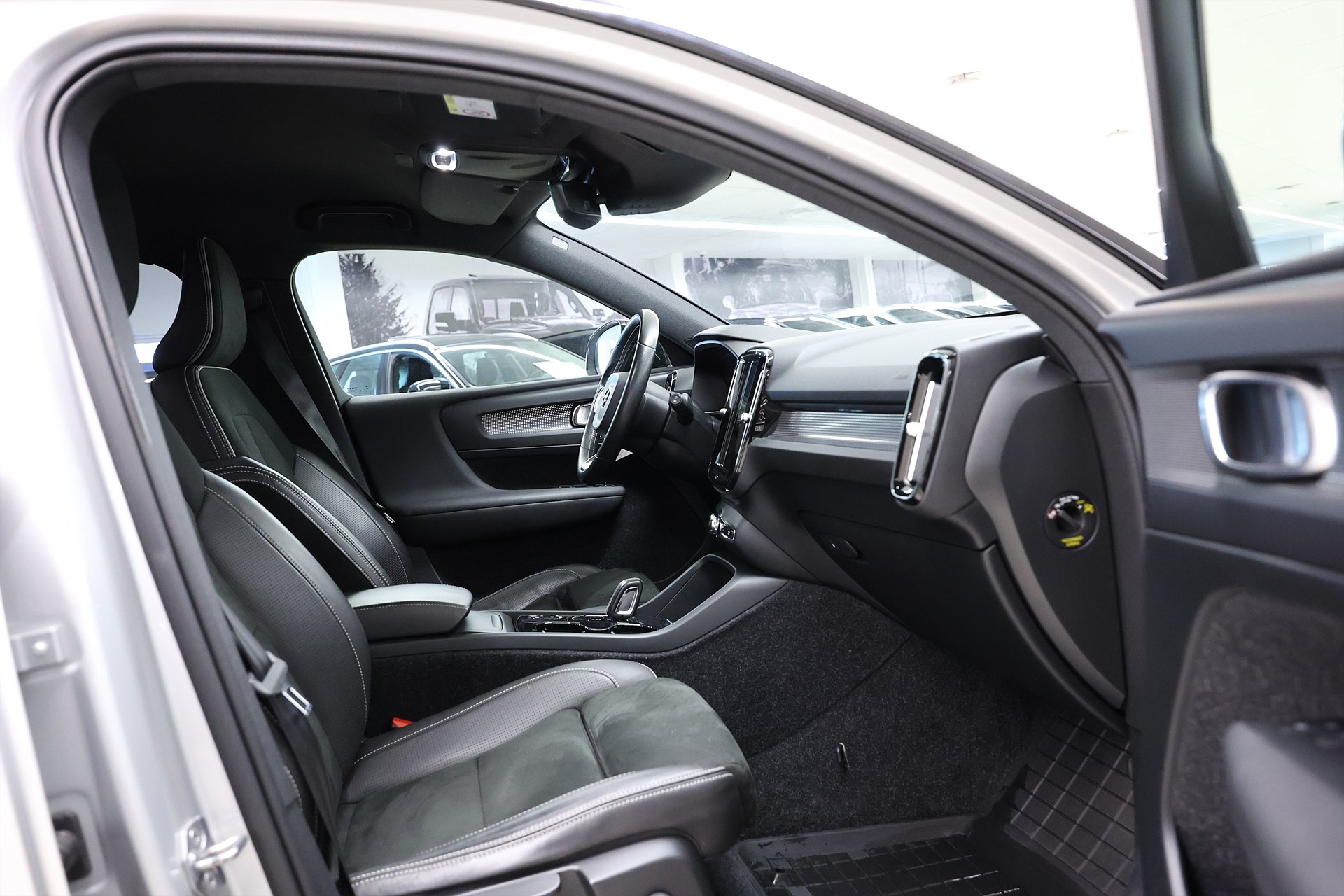 Volvo XC40 D3 150hk R-Design Värmare B-kamera Drag Navi