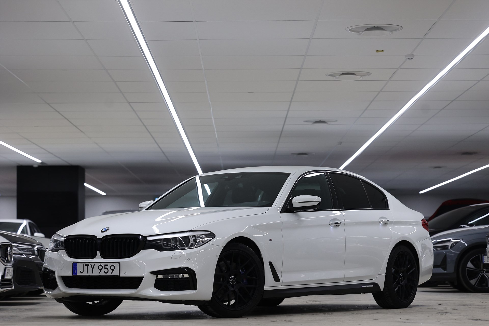 BMW 530i Sedan 252hk M Sport Shadow HiFi Drag