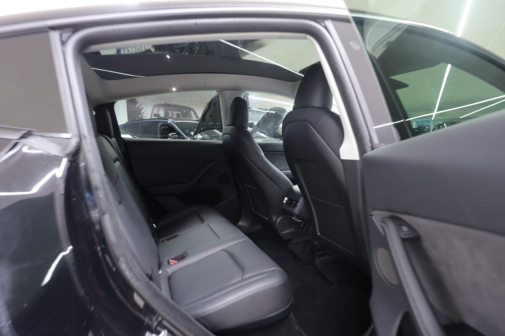 Tesla Model Y Long Range AWD 514hk AP Pano MOMS